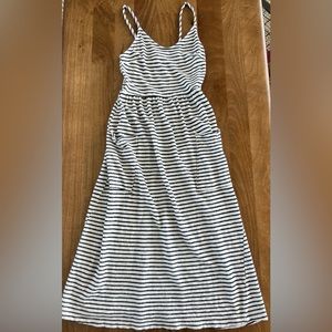 Women’s dress with pockets